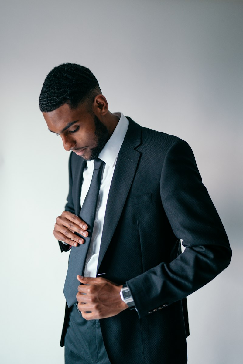How to Wear a Blazer Casually (Men's Guide)