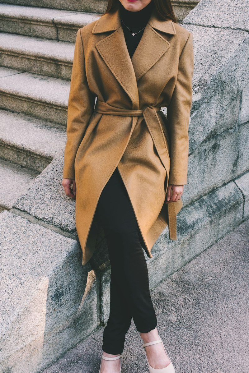 The Minimalist Accessories Capsule: 10 Pieces That Finish Every Outfit